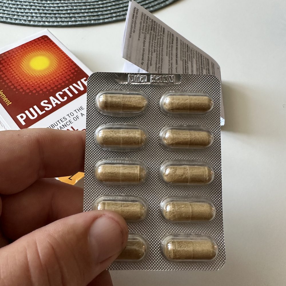 Кутия Pulsactive, държана в ръка